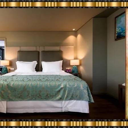Hotel Jaguar - Airport To And Center And Vice-versa Is A Free And Continuous Shuttle Service From 7am To 8pm Porto