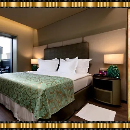 Jaguar - Airport To And Center And Vice-versa Is A Free And Continuous Shuttle Service From 7am To 8pm