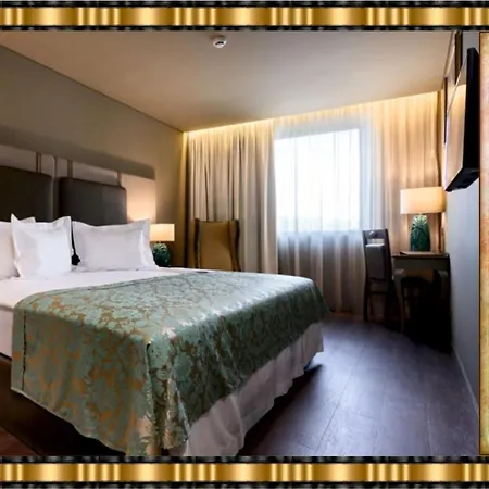 Jaguar - Airport To And Center And Vice-versa Is A Free And Continuous Shuttle Service From 7am To 8pm Hotel