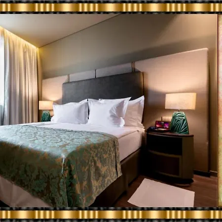 Jaguar - Airport To And Center And Vice-versa Is A Free And Continuous Shuttle Service From 7am To 8pm Hotel Porto